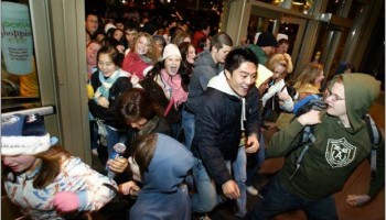 black_friday_shoppers